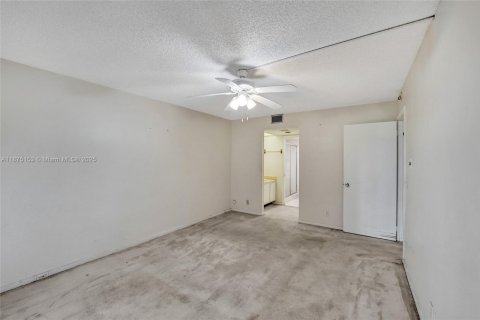 Condominio en venta en Pembroke Pines, Florida, 2 dormitorios, 110.83 m2 № 1896142 - foto 12