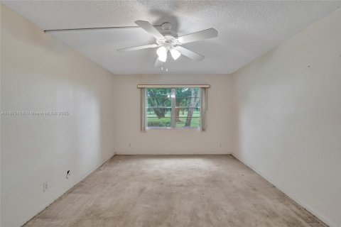 Condominio en venta en Pembroke Pines, Florida, 2 dormitorios, 110.83 m2 № 1896142 - foto 11