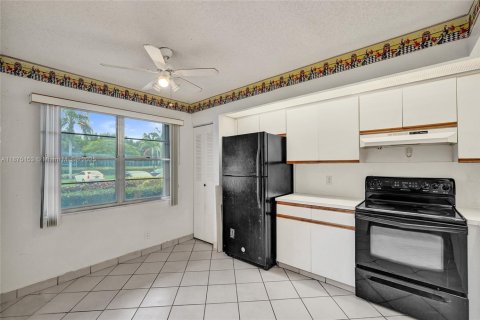 Condominio en venta en Pembroke Pines, Florida, 2 dormitorios, 110.83 m2 № 1896142 - foto 9