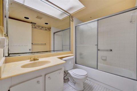 Condominio en venta en Pembroke Pines, Florida, 2 dormitorios, 110.83 m2 № 1896142 - foto 18