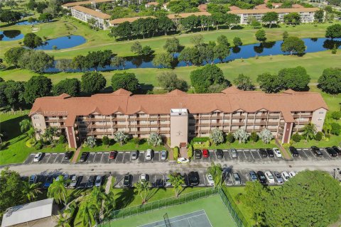 Condominio en venta en Pembroke Pines, Florida, 2 dormitorios, 110.83 m2 № 1896142 - foto 1