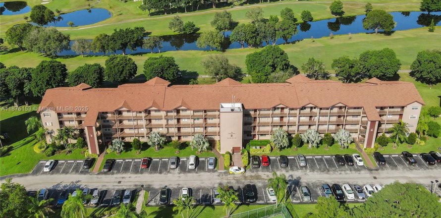 Condominio en Pembroke Pines, Florida, 2 dormitorios  № 1896142