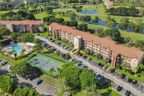 Condominio en venta en Pembroke Pines, Florida, 2 dormitorios, 110.83 m2 № 1896142 - foto 23