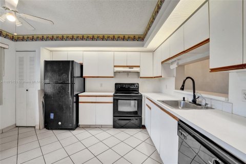 Condominio en venta en Pembroke Pines, Florida, 2 dormitorios, 110.83 m2 № 1896142 - foto 10