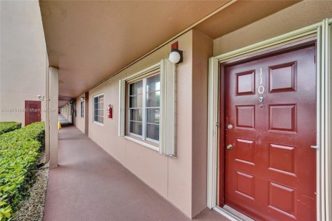 Condominio en venta en Pembroke Pines, Florida, 2 dormitorios, 110.83 m2 № 1896142 - foto 3