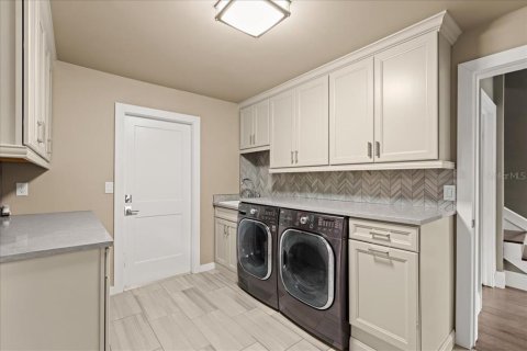 House in Ormond Beach, Florida 8 bedrooms, 1173.54 sq.m. № 1416758 - photo 26