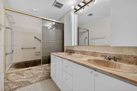 Купить кондоминиум в Авентура, Флорида 2 спальни, 157.28м2, № 2244288 - фото 9