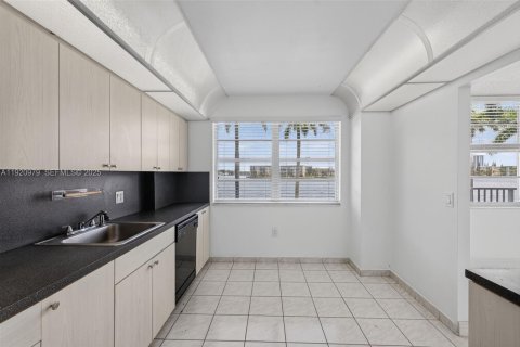 Купить кондоминиум в Авентура, Флорида 2 спальни, 157.28м2, № 2244288 - фото 12