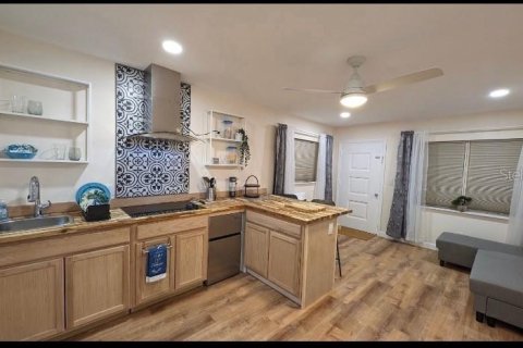 Commercial property in Clearwater, Florida 5 bedrooms, 269.6 sq.m. № 2205261 - photo 7