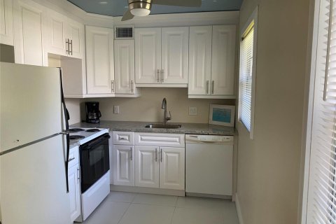 Condo in Deerfield Beach, Florida, 2 bedrooms № 2154175 - photo 5