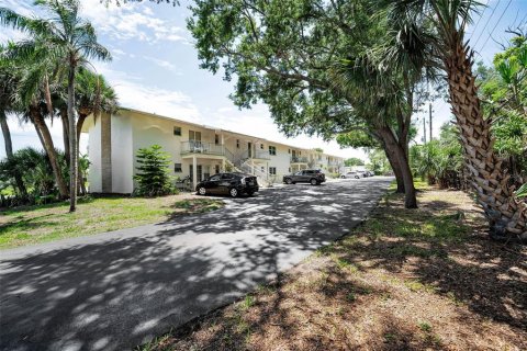 Condominio en Seminole, Florida, 2 dormitorios  № 2091671