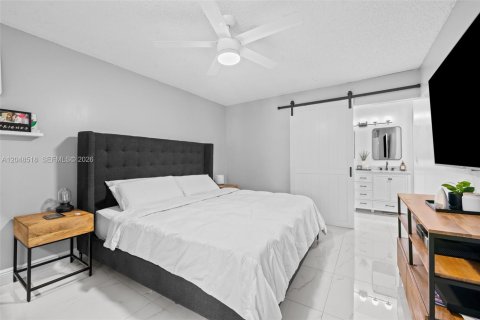Condo in Coconut Creek, Florida, 2 bedrooms № 2240607 - photo 6
