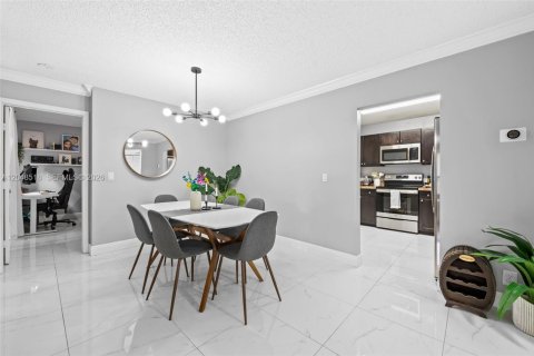 Condo in Coconut Creek, Florida, 2 bedrooms № 2240607 - photo 3