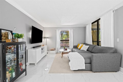 Condo in Coconut Creek, Florida, 2 bedrooms № 2240607 - photo 2