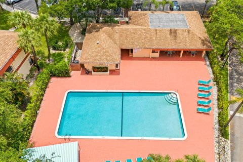 Condo in Coconut Creek, Florida, 2 bedrooms № 2240607 - photo 15