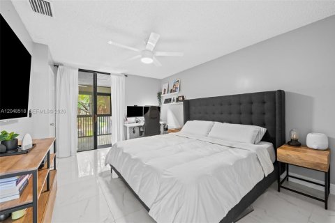 Condo in Coconut Creek, Florida, 2 bedrooms № 2240607 - photo 7