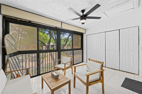 Condo in Coconut Creek, Florida, 2 bedrooms № 2240607 - photo 12