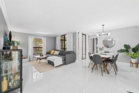 Condo in Coconut Creek, Florida, 2 bedrooms  № 2240607