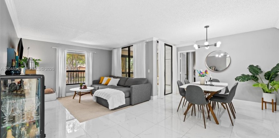 Condo in Coconut Creek, Florida, 2 bedrooms № 2240607