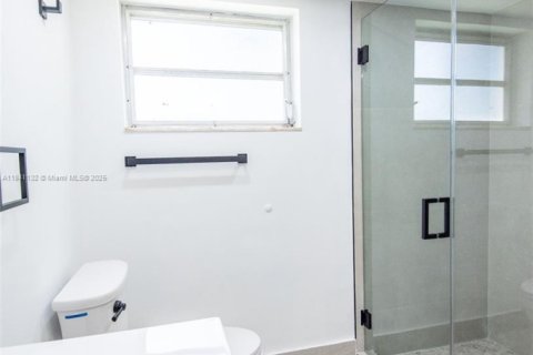 Condominio en alquiler en Miami, Florida, 2 dormitorios, 151.71 m2 № 1961301 - foto 22