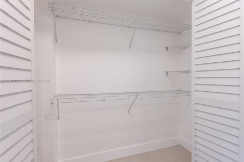 Condominio en alquiler en Miami, Florida, 2 dormitorios, 151.71 m2 № 1961301 - foto 28