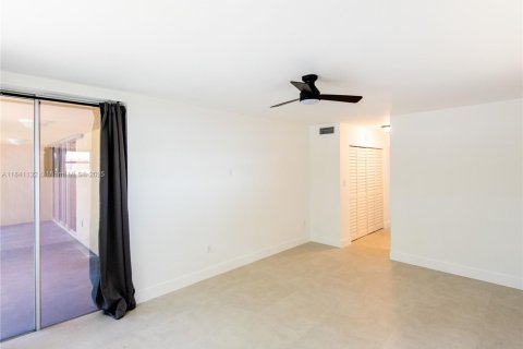 Condominio en alquiler en Miami, Florida, 2 dormitorios, 151.71 m2 № 1961301 - foto 24