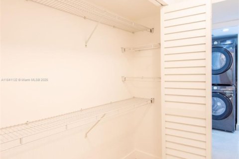 Condominio en alquiler en Miami, Florida, 2 dormitorios, 151.71 m2 № 1961301 - foto 27