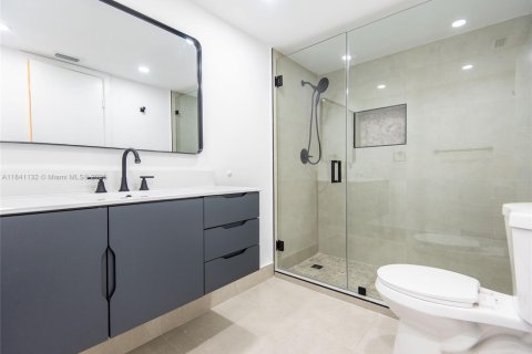 Condominio en alquiler en Miami, Florida, 2 dormitorios, 151.71 m2 № 1961301 - foto 17