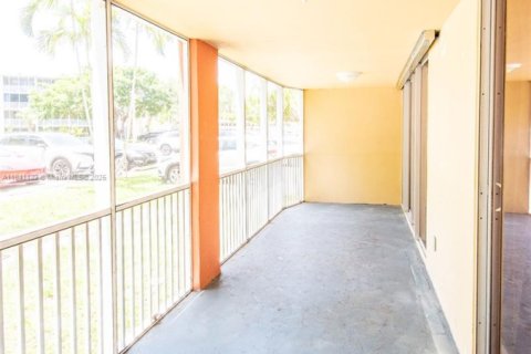 Condominio en alquiler en Miami, Florida, 2 dormitorios, 151.71 m2 № 1961301 - foto 30