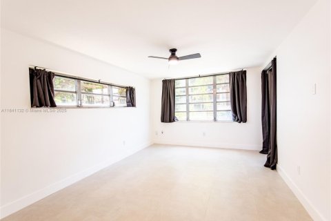 Condominio en alquiler en Miami, Florida, 2 dormitorios, 151.71 m2 № 1961301 - foto 23