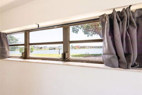 Condominio en alquiler en Miami, Florida, 2 dormitorios, 151.71 m2 № 1961301 - foto 26