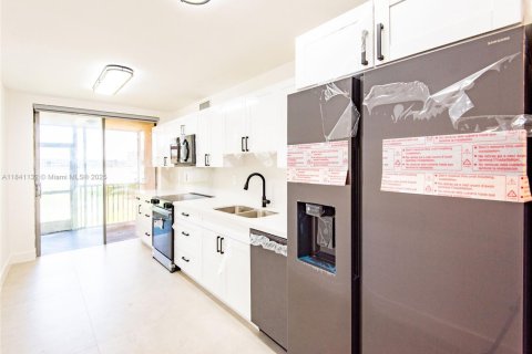 Condominio en alquiler en Miami, Florida, 2 dormitorios, 151.71 m2 № 1961301 - foto 9