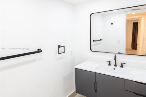 Condominio en alquiler en Miami, Florida, 2 dormitorios, 151.71 m2 № 1961301 - foto 15