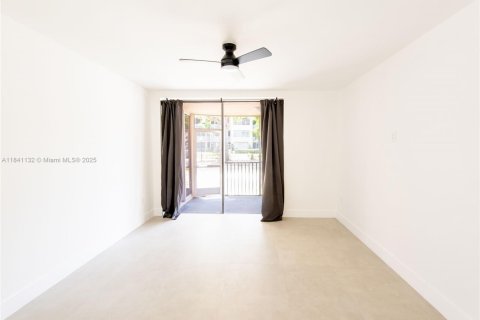 Condominio en alquiler en Miami, Florida, 2 dormitorios, 151.71 m2 № 1961301 - foto 18