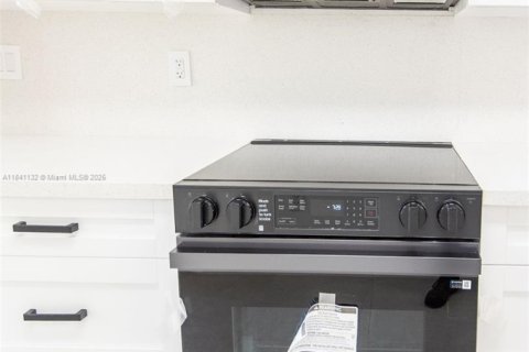 Condominio en alquiler en Miami, Florida, 2 dormitorios, 151.71 m2 № 1961301 - foto 13