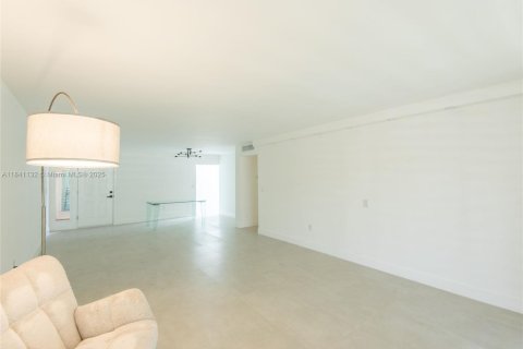 Condominio en alquiler en Miami, Florida, 2 dormitorios, 151.71 m2 № 1961301 - foto 7
