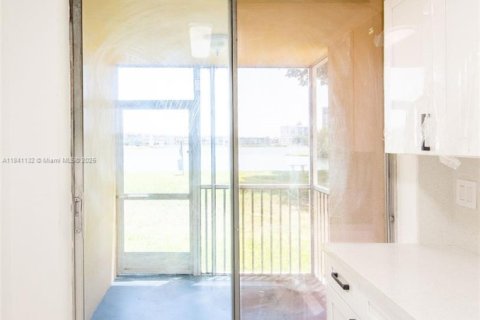 Condominio en alquiler en Miami, Florida, 2 dormitorios, 151.71 m2 № 1961301 - foto 14