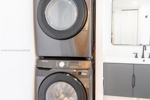 Condominio en alquiler en Miami, Florida, 2 dormitorios, 151.71 m2 № 1961301 - foto 20