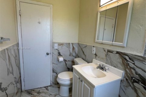 House in Miami, Florida 3 bedrooms, 78.04 sq.m. № 2042318 - photo 10