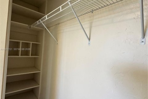 House in Miami, Florida 3 bedrooms, 78.04 sq.m. № 2042318 - photo 15