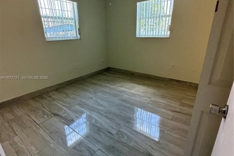 House in Miami, Florida 3 bedrooms, 78.04 sq.m. № 2042318 - photo 20