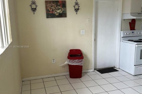 House in Miami, Florida 3 bedrooms, 78.04 sq.m. № 2042318 - photo 29