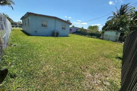 House in Miami, Florida 3 bedrooms, 78.04 sq.m. № 2042318 - photo 5