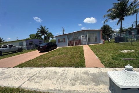 House in Miami, Florida 3 bedrooms, 78.04 sq.m. № 2042318