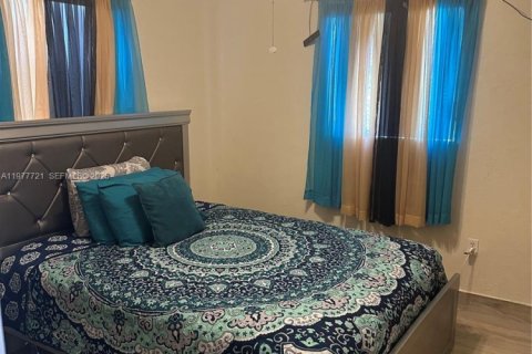 House in Miami, Florida 3 bedrooms, 78.04 sq.m. № 2042318 - photo 13