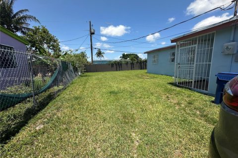 House in Miami, Florida 3 bedrooms, 78.04 sq.m. № 2042318 - photo 3