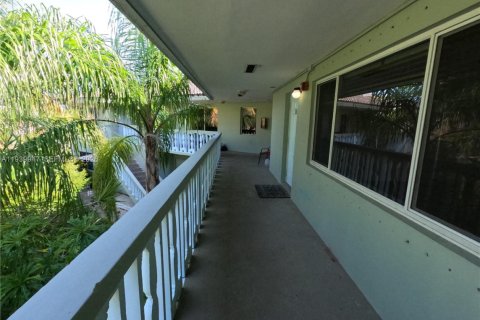 Condo in Fort Lauderdale, Florida, 3 bedrooms № 2059710 - photo 4