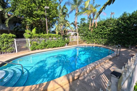 Condo in Fort Lauderdale, Florida, 3 bedrooms  № 2059710