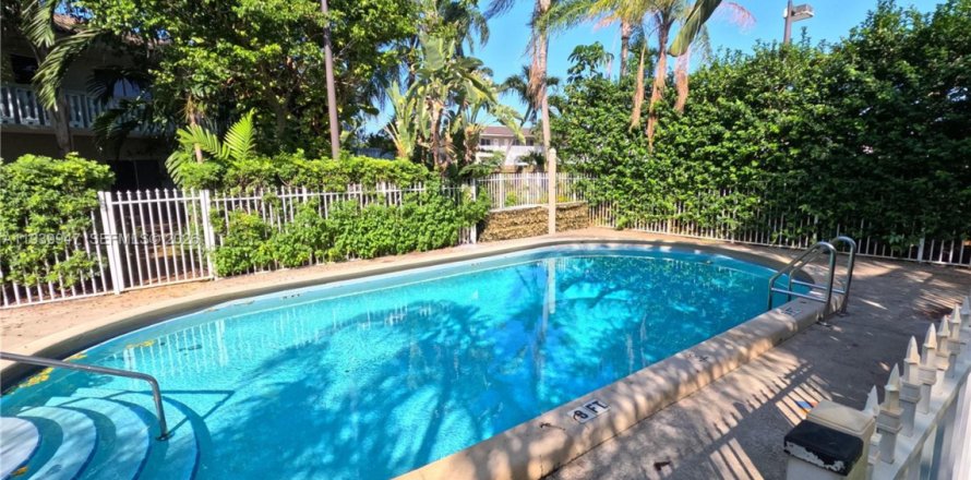 Condo in Fort Lauderdale, Florida, 3 bedrooms № 2059710