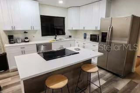House in Tampa, Florida 3 bedrooms, 130.06 sq.m. № 2234626 - photo 14